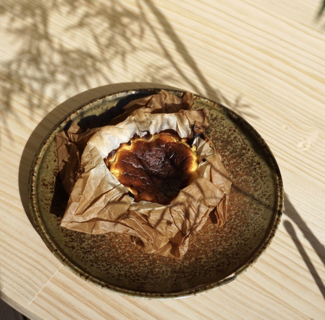 15cenchi Salted Egg Mochi Moon Cheesecake Image 2.jpg